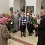 В Красном прихожанки получили поздравления с Православным женским днем