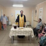 Клирики благочиния причастили жителей дома инвалидов и престарелых «Ёлочка»